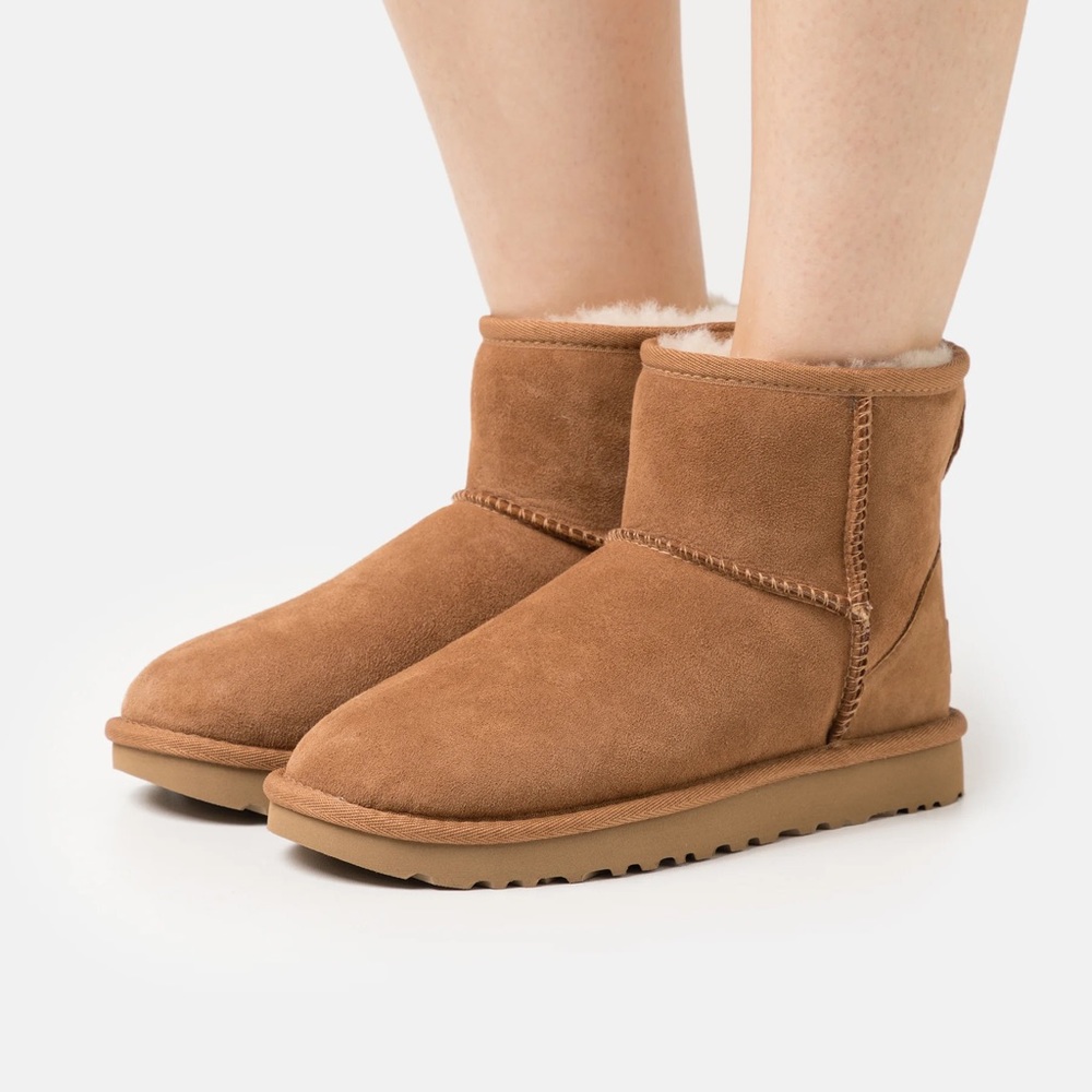 MINI UGG-SIZE 7